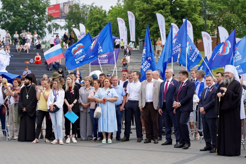 «Единая Россия» поздравила жителей Новосибирской области с Днем России «Единая Россия» поздравила жителей Новосибирской области с Днем России