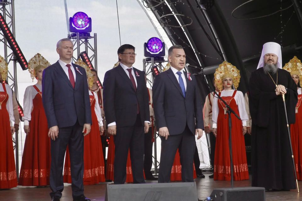 Максим Кудрявцев: На Михайловской набережной с полудня начался большой праздник в честь Дня России Максим Кудрявцев: На Михайловской набережной с полудня начался большой праздник в честь Дня России