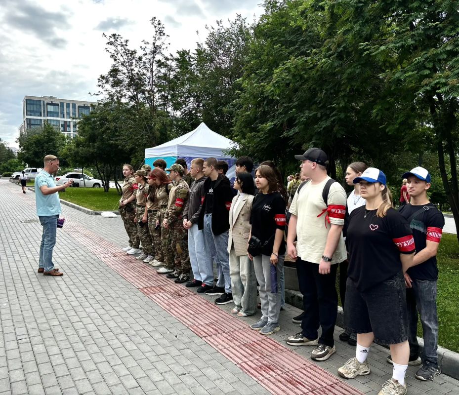 Сотрудники полиции обеспечили охрану общественного порядка во время празднования Дня России Сотрудники полиции обеспечили охрану общественного порядка во время празднования Дня России