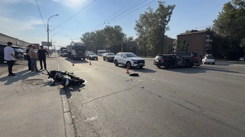 В Ленинском районе Новосибирска в ДТП погиб мотоциклист