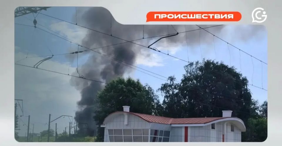 Сильный пожар у станции Разъезд Иня