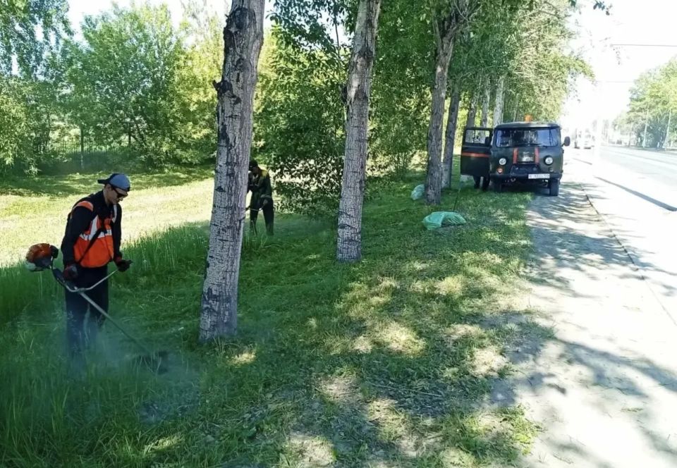 За неделю (с 8 по 14 июня) с магистралей и улиц Новосибирска вывезли 1 814 кубометров мусора и 2 642 тонны смета и грязи За неделю (с 8 по 14 июня) с магистралей и улиц Новосибирска вывезли 1 814 кубометров мусора и 2 642 тонны смета и грязи