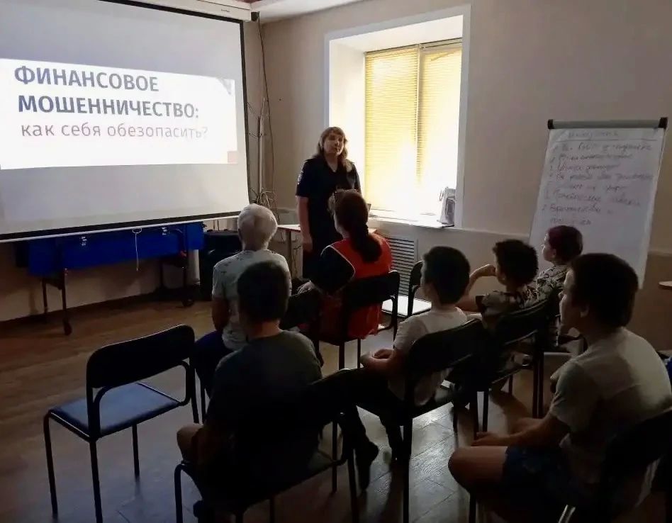 Полицейские провели профилактическое мероприятие по цифровой безопасности для подростков Полицейские провели профилактическое мероприятие по цифровой безопасности для подростков