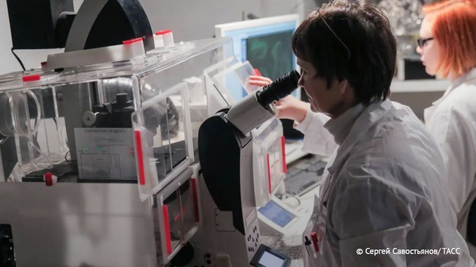 Новосибирские ученые впервые в мире смогли измерить, как электрические силы внутри фермента помогают ему чинить поврежденную ДНК