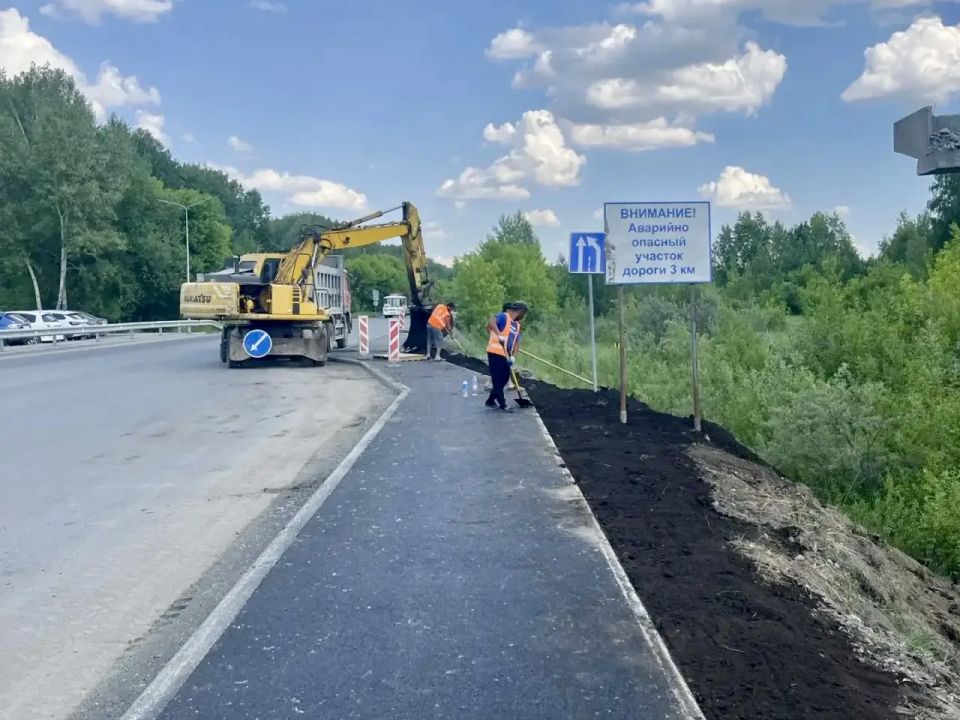 Максим Кудрявцев: В Ленинском районе проложили новый тротуар вдоль Толмачёвского шоссе на участке от дома № 53 до границы города