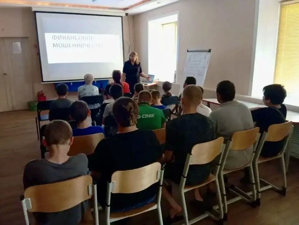 Полицейские провели профилактическое мероприятие по цифровой безопасности для подростков Полицейские провели профилактическое мероприятие по цифровой безопасности для подростков