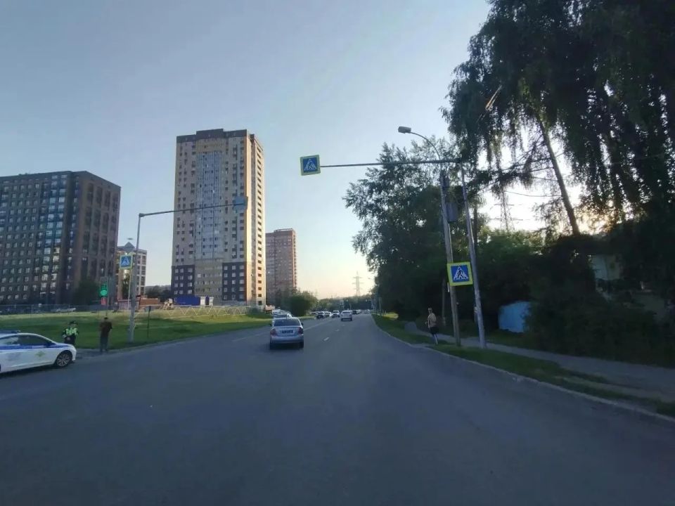 В Новосибирске автомобиль сбил 15-летнюю школьницу на пешеходном переходе В Новосибирске автомобиль сбил 15-летнюю школьницу на пешеходном переходе