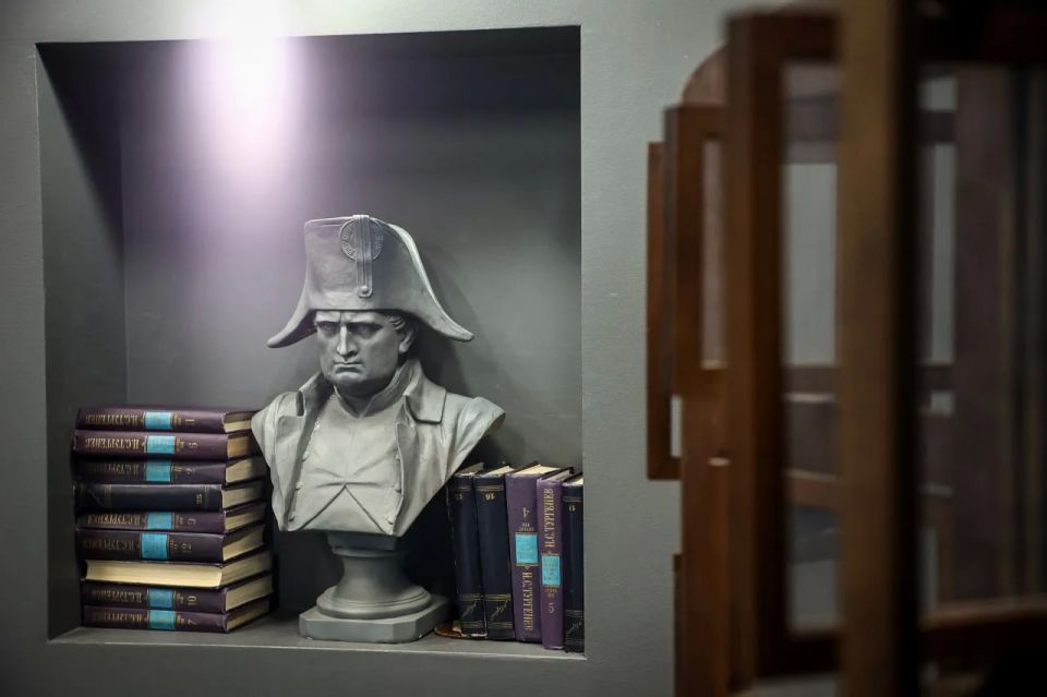 Память Новониколаевска: чем живёт историческая школа на Владимировской Память Новониколаевска: чем живёт историческая школа на Владимировской