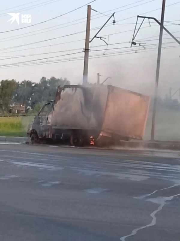 В Новосибирске в микрорайоне Весенний полностью сгорела «ГАЗель» В Новосибирске в микрорайоне Весенний полностью сгорела «ГАЗель»