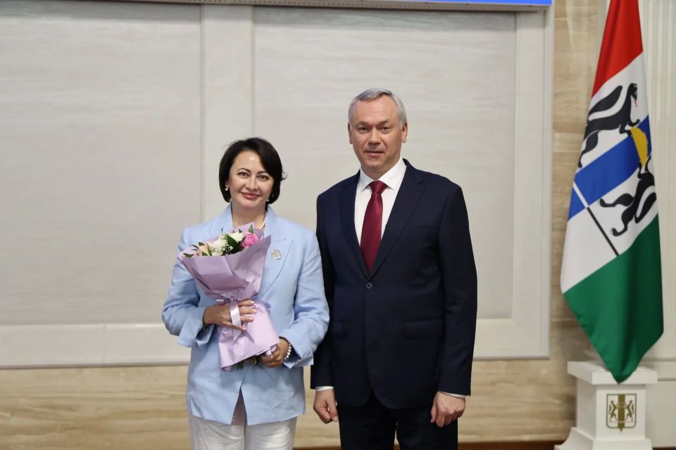 Ко Дню медика новосибирским врачам вручили награды Ко Дню медика новосибирским врачам вручили награды