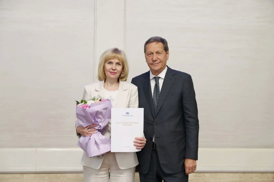 Ко Дню медика новосибирским врачам вручили награды Ко Дню медика новосибирским врачам вручили награды