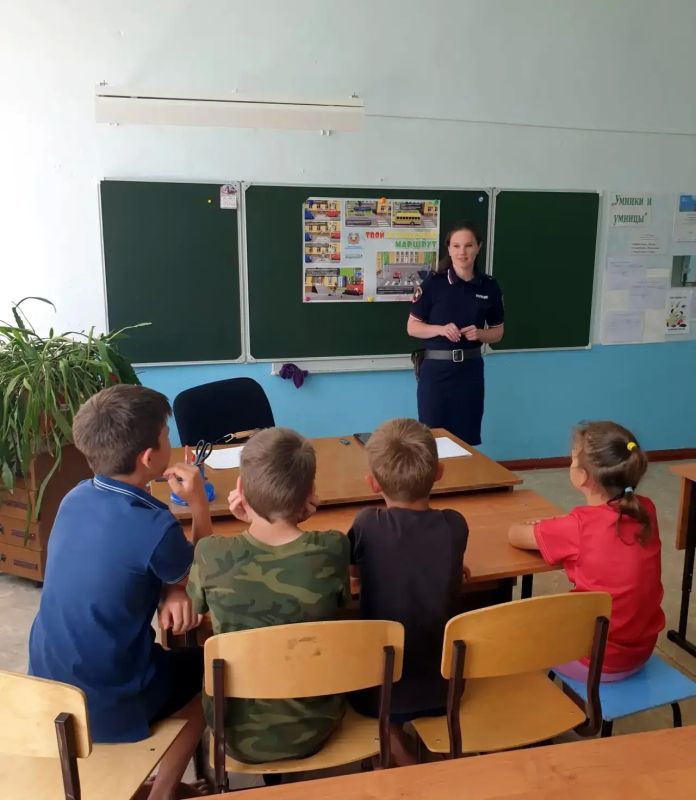 В Болотнинском районе сотрудники Госавтоинспекции напомнили школьникам о безопасности во время летних каникул В Болотнинском районе сотрудники Госавтоинспекции напомнили школьникам о безопасности во время летних каникул