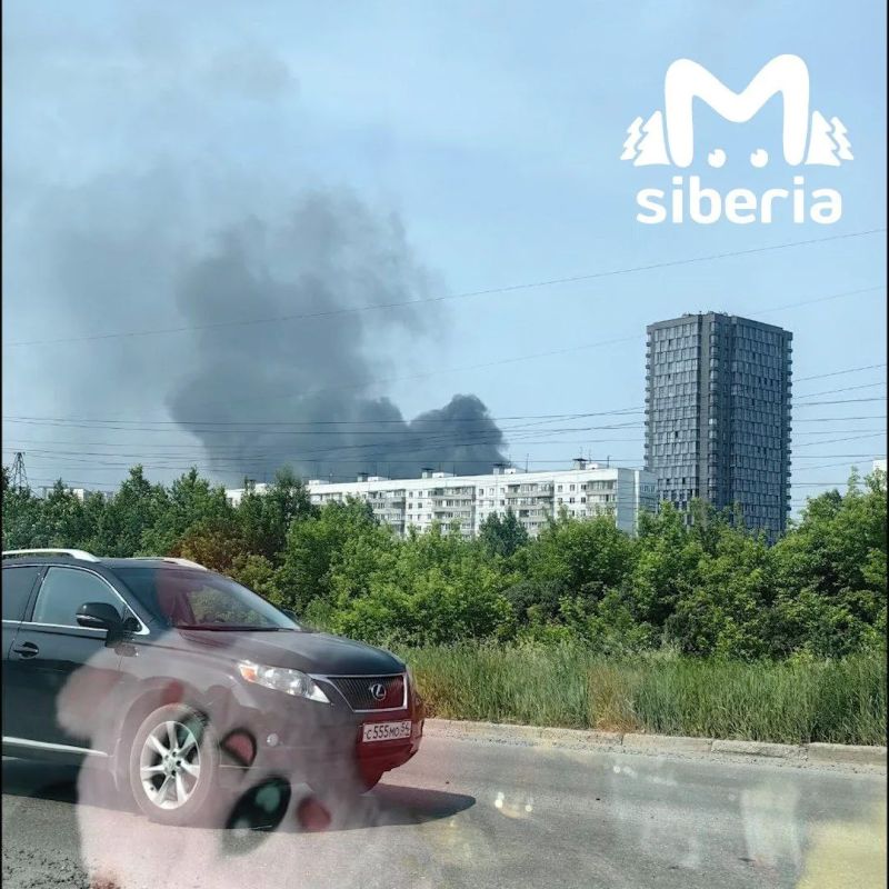 Сильный пожар на Шевцова в Новосибирске Сильный пожар на Шевцова в Новосибирске