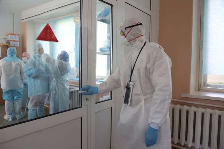 Инфекционист Поздняков оценил риск завоза лихорадки Эбола в Новосибирск