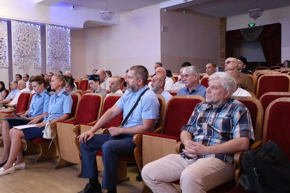 Сотрудники прокуратуры Новосибирской области приняли участие в семинаре- совещании по социо-культурной адаптации иностранных граждан, на котором присутствовали представители силовых ведомств, национальных диаспор... Сотрудники прокуратуры Новосибирской области приняли участие в семинаре- совещании по социо-культурной адаптации иностранных граждан, на котором присутствовали представители силовых ведомств, национальных диаспор...