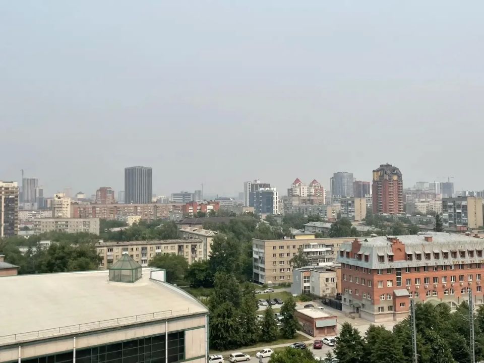 А вы заметили над городом странную дымку? Это дым от горящих лесов в Красноярском крае