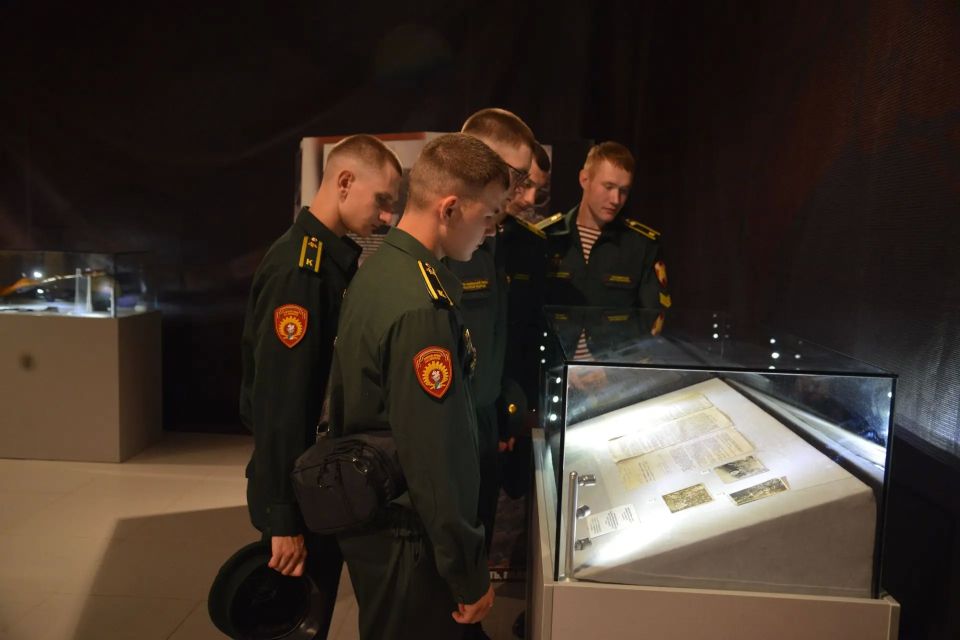 Сегодня в главном здании Новосибирского государственного краеведческого музея состоялось торжественное открытие выставки «Я - крепость, веду бой» Сегодня в главном здании Новосибирского государственного краеведческого музея состоялось торжественное открытие выставки «Я - крепость, веду бой»