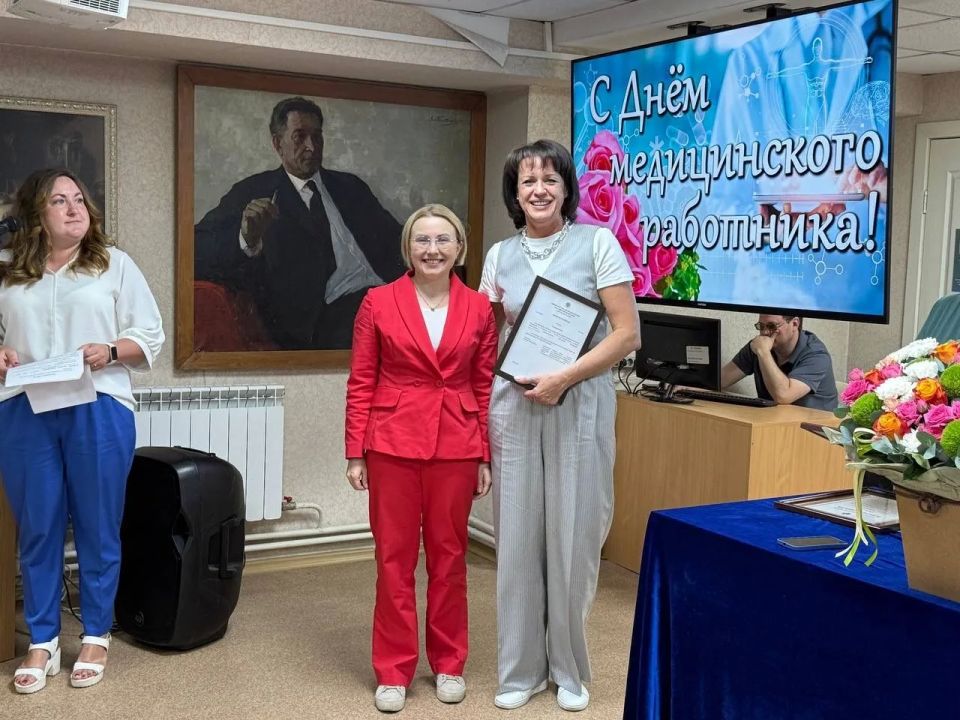 Новосибирские медики принимают поздравления накануне профессионального праздника Новосибирские медики принимают поздравления накануне профессионального праздника