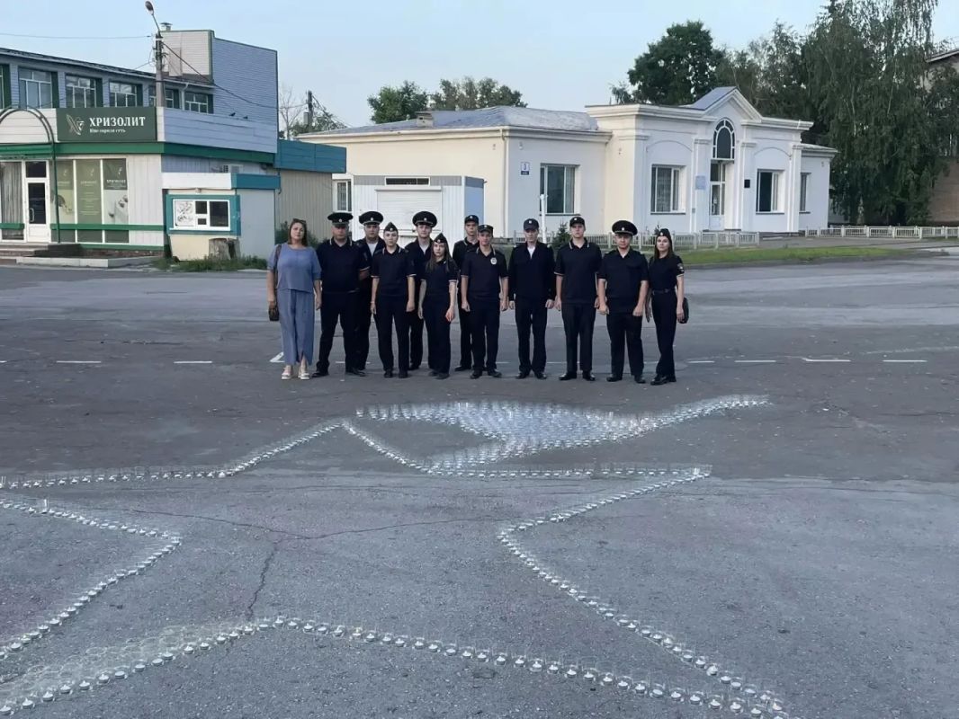 В Новосибирской области сотрудники полиции приняли участие в акции «Свеча памяти» В Новосибирской области сотрудники полиции приняли участие в акции «Свеча памяти»