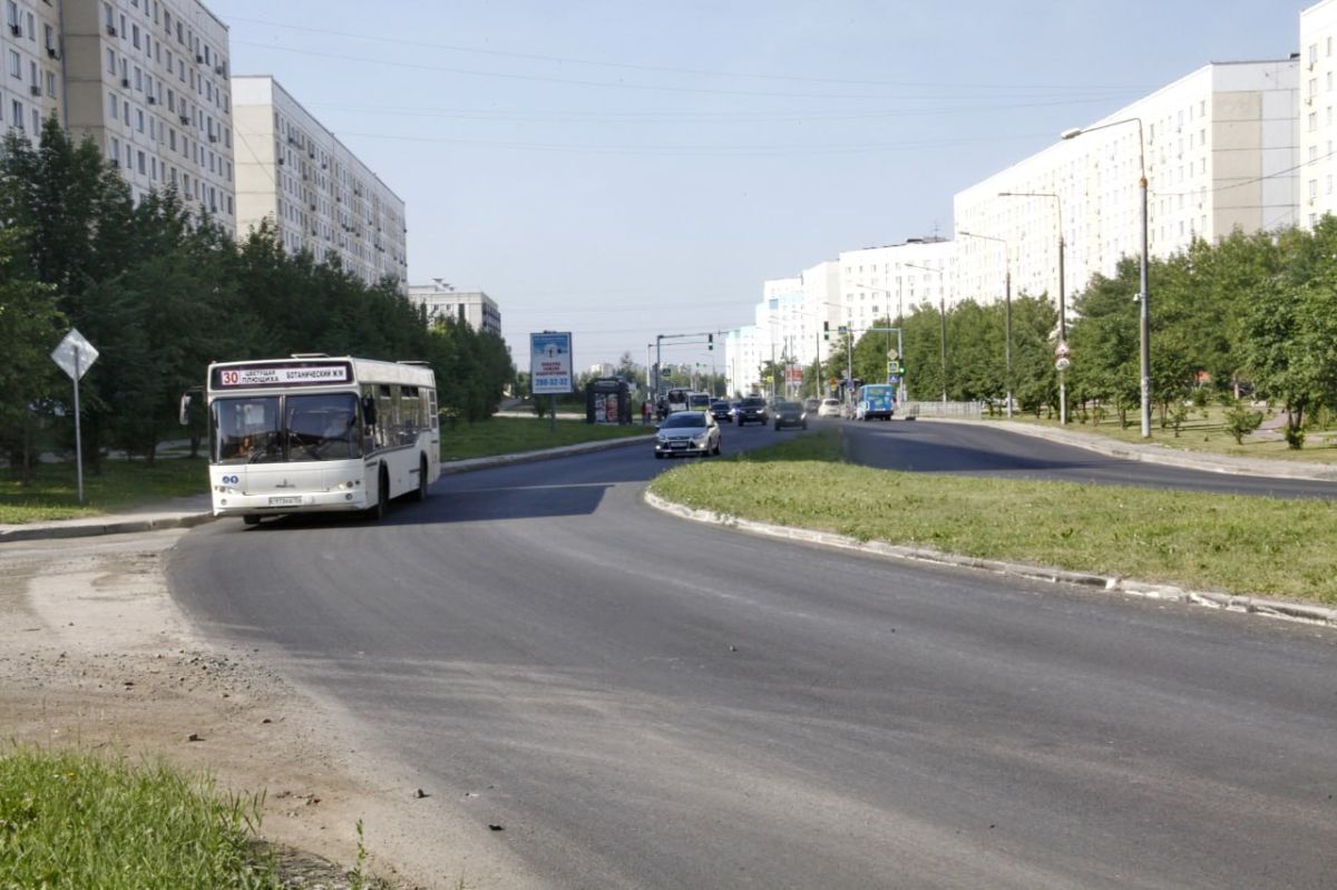 Скальным грунтом укрепили проблемные дороги на Плющихинском Скальным грунтом укрепили проблемные дороги на Плющихинском