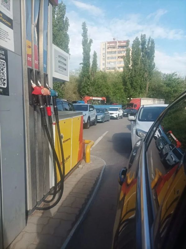 В Воронеже вводят ограничения на покупку топлива: местные жалуются на очереди и нарушение лимитов на АЗС В Воронеже вводят ограничения на покупку топлива: местные жалуются на очереди и нарушение лимитов на АЗС