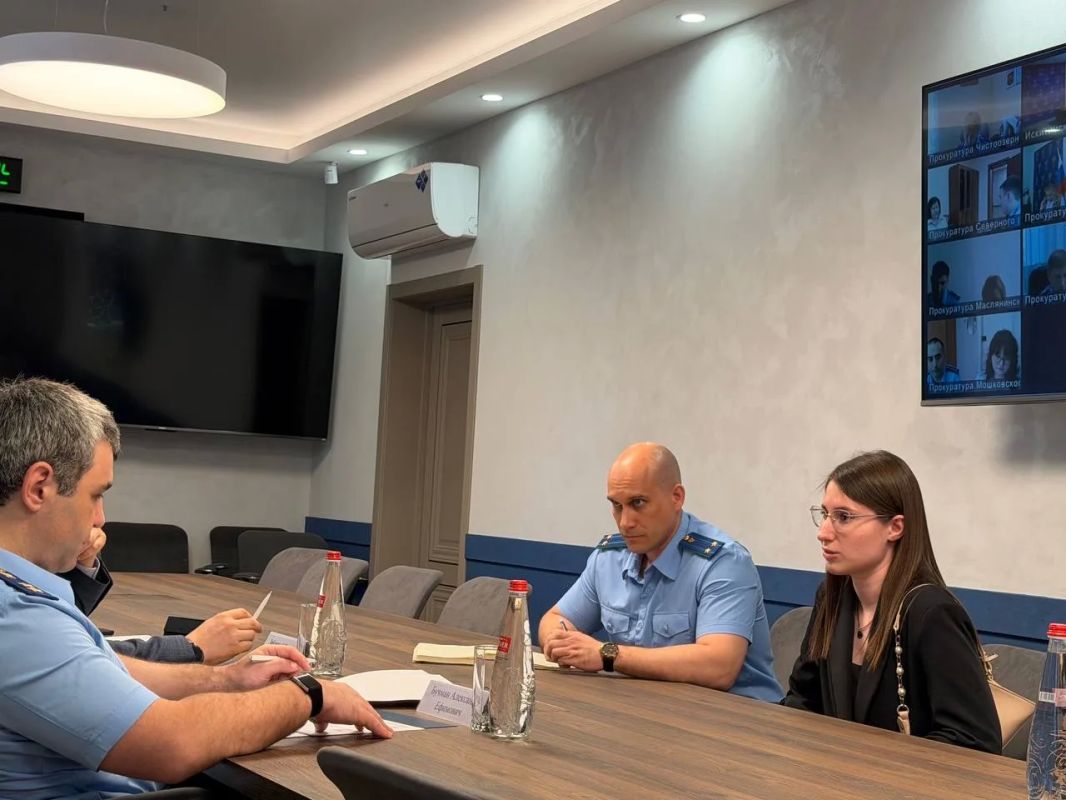 Прокурор области Александр Бучман провел личный прием граждан, приуроченный ко Дню медицинского работника Прокурор области Александр Бучман провел личный прием граждан, приуроченный ко Дню медицинского работника