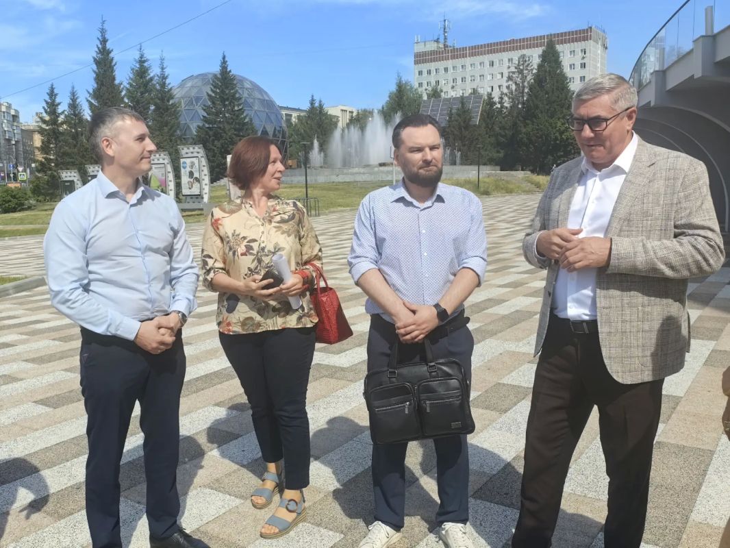 Министр культуры Новосибирской области совместно с депутатами областного и городского уровней оценили ход обновления театра «Глобус» Министр культуры Новосибирской области совместно с депутатами областного и городского уровней оценили ход обновления театра «Глобус»