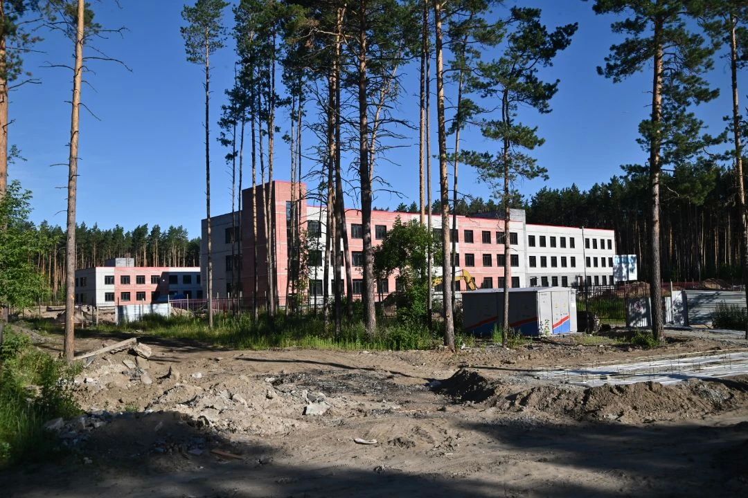 Новую школу на 550 мест достроят в Кудряшовском к июлю 2027 года