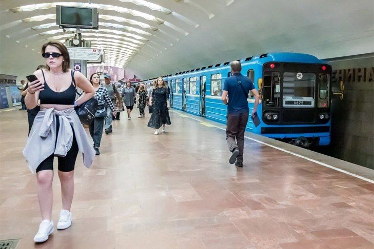 Новосибирцы всё чаще ходят в метро «за улыбку»! С начала года больше 100 тысяч поездок в нашей подземке оплатили по биометрии