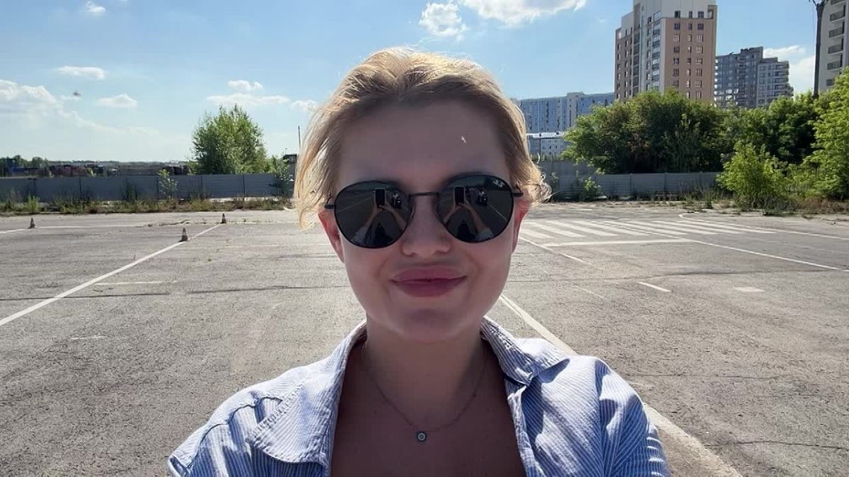 Жара и мошки. Журналист ГТРК «Новосибирск» Дарья Кудряшова и оператор Иван Осинцев отправились на съемки передачи «Безопасная среда» и прислали видео с места событий