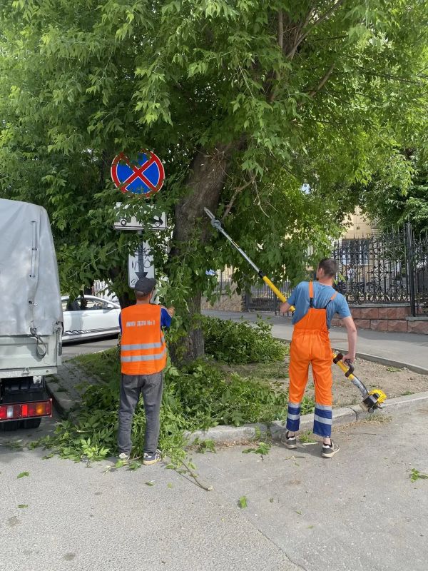 За неделю (с 29 июня по 5 июля) с магистралей и улиц Новосибирска вывезли 2 039 кубометров мусора и 2 156 тонн смета и грязи За неделю (с 29 июня по 5 июля) с магистралей и улиц Новосибирска вывезли 2 039 кубометров мусора и 2 156 тонн смета и грязи
