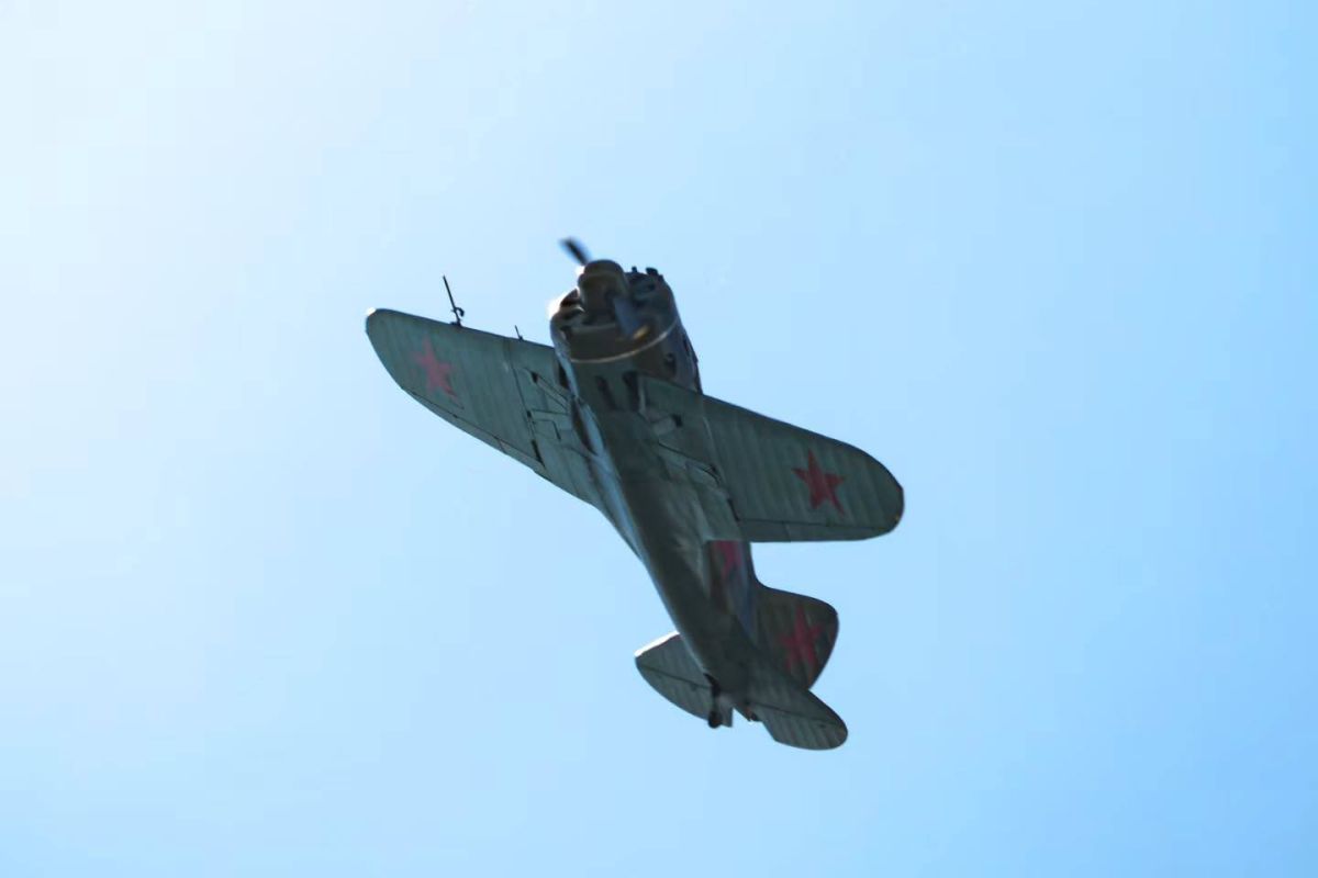 Заводское авиашоу с участием Су-34, И-16 и Як-40 в честь 95-летия Новосибирского авиационного завода им. В.П. Чкалова Заводское авиашоу с участием Су-34, И-16 и Як-40 в честь 95-летия Новосибирского авиационного завода им. В.П. Чкалова