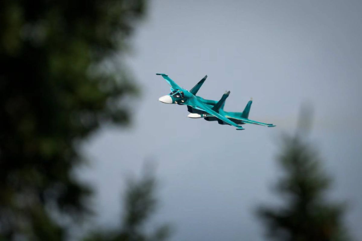 Заводское авиашоу с участием Су-34, И-16 и Як-40 в честь 95-летия Новосибирского авиационного завода им. В.П. Чкалова Заводское авиашоу с участием Су-34, И-16 и Як-40 в честь 95-летия Новосибирского авиационного завода им. В.П. Чкалова