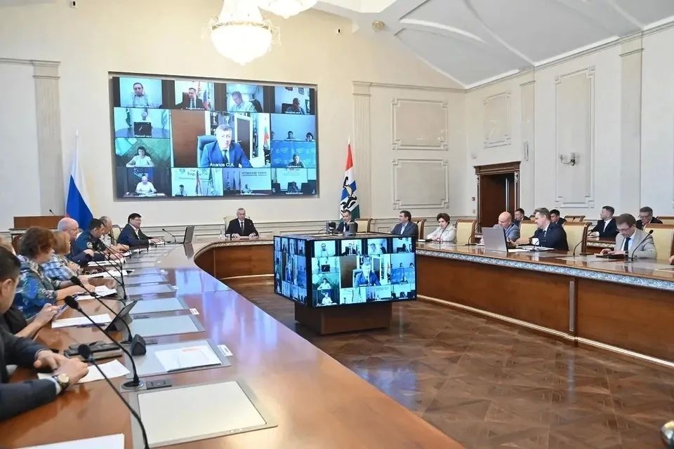 В Новосибирске обеспечили топливом машины для доставки продуктов в магазины