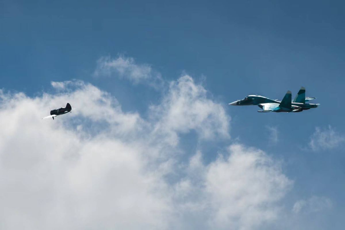 Заводское авиашоу с участием Су-34, И-16 и Як-40 в честь 95-летия Новосибирского авиационного завода им. В.П. Чкалова Заводское авиашоу с участием Су-34, И-16 и Як-40 в честь 95-летия Новосибирского авиационного завода им. В.П. Чкалова