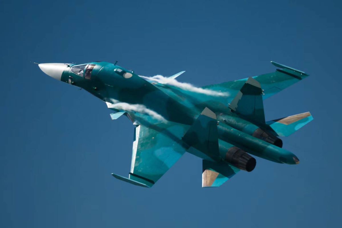 Заводское авиашоу с участием Су-34, И-16 и Як-40 в честь 95-летия Новосибирского авиационного завода им. В.П. Чкалова Заводское авиашоу с участием Су-34, И-16 и Як-40 в честь 95-летия Новосибирского авиационного завода им. В.П. Чкалова