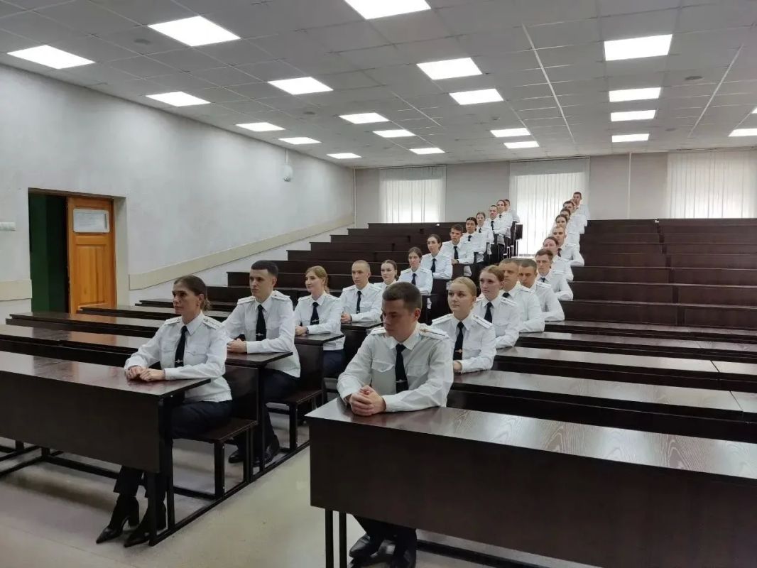В Новосибирске молодые офицеры получили свидетельства об окончании обучения и прохождении первоначальной профессиональной подготовке В Новосибирске молодые офицеры получили свидетельства об окончании обучения и прохождении первоначальной профессиональной подготовке
