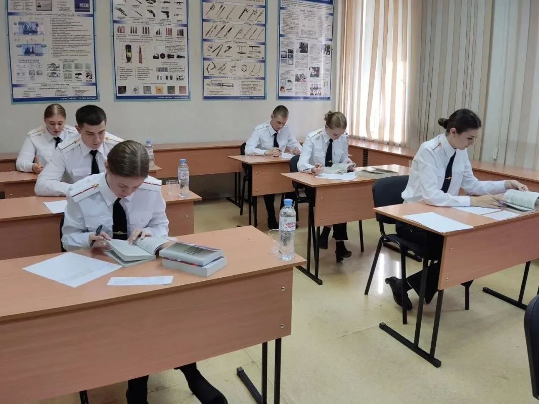 В Новосибирске молодые офицеры получили свидетельства об окончании обучения и прохождении первоначальной профессиональной подготовке В Новосибирске молодые офицеры получили свидетельства об окончании обучения и прохождении первоначальной профессиональной подготовке