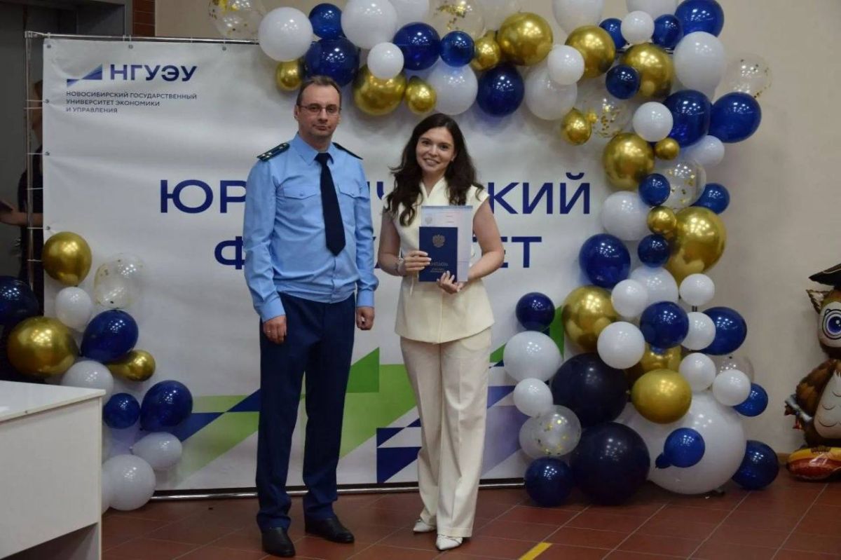 Заместитель прокурора Новосибирской области Виталий Дымолазов принял участие в торжественных церемониях вручения дипломов выпускникам двух ведущих вузов региона