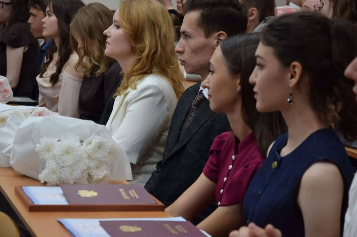 Заместитель прокурора Новосибирской области Виталий Дымолазов принял участие в торжественных церемониях вручения дипломов выпускникам двух ведущих вузов региона Заместитель прокурора Новосибирской области Виталий Дымолазов принял участие в торжественных церемониях вручения дипломов выпускникам двух ведущих вузов региона