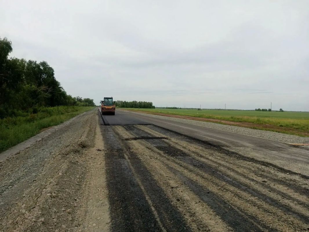 На дороге К-01 в Карасукском районе приступили к укладке первого слоя асфальтобетона На дороге К-01 в Карасукском районе приступили к укладке первого слоя асфальтобетона