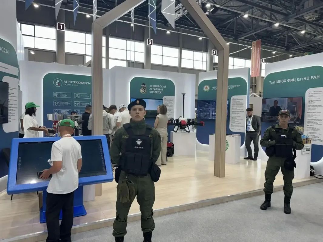 Отряд «Беркут» Новосибирского кооперативного техникума имени А. Н. Косыгина Новосибирского облпотребсоюза стал участником Международного форума потребительской кооперации в городе Казани Отряд «Беркут» Новосибирского кооперативного техникума имени А. Н. Косыгина Новосибирского облпотребсоюза стал участником Международного форума потребительской кооперации в городе Казани