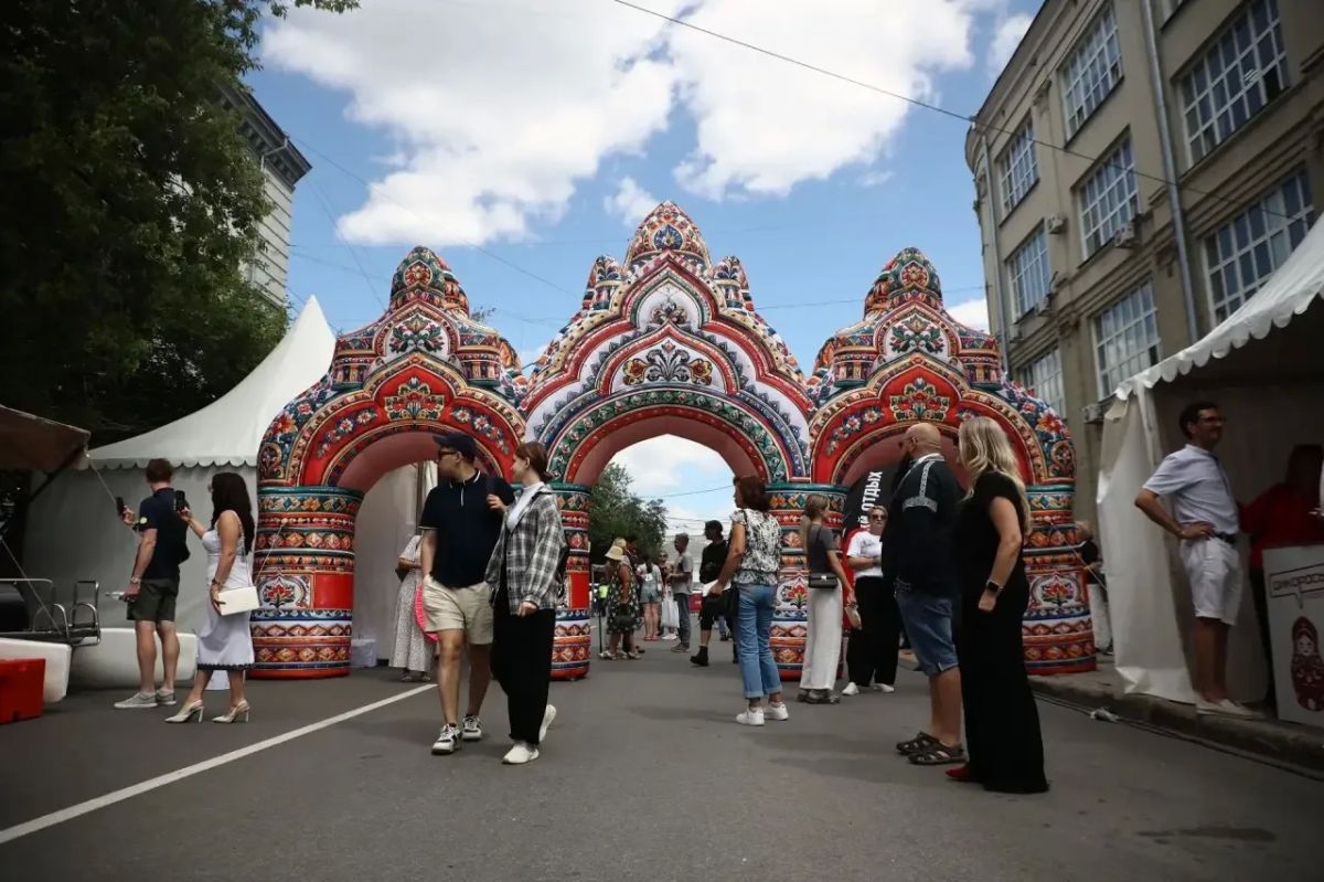 Максим Кудрявцев: На улице Ленина стартовал форум сибирского гостеприимства «Дикоросы», объединивший представителей 56 регионов России и зарубежных стран, впервые включая Китай Максим Кудрявцев: На улице Ленина стартовал форум сибирского гостеприимства «Дикоросы», объединивший представителей 56 регионов России и зарубежных стран, впервые включая Китай