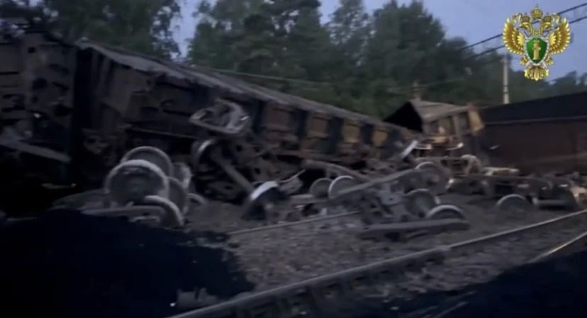 15 вагонов с углём сошли с рельсов в Красноярском крае