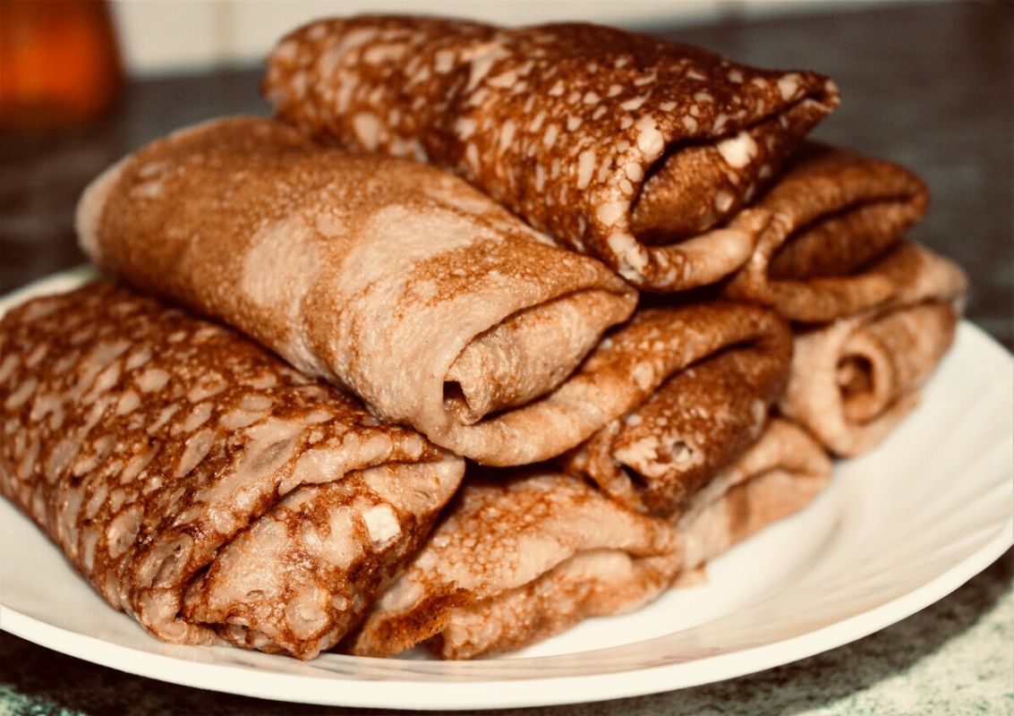 Тонкие и вкусные: домашние блинчики на любой случай