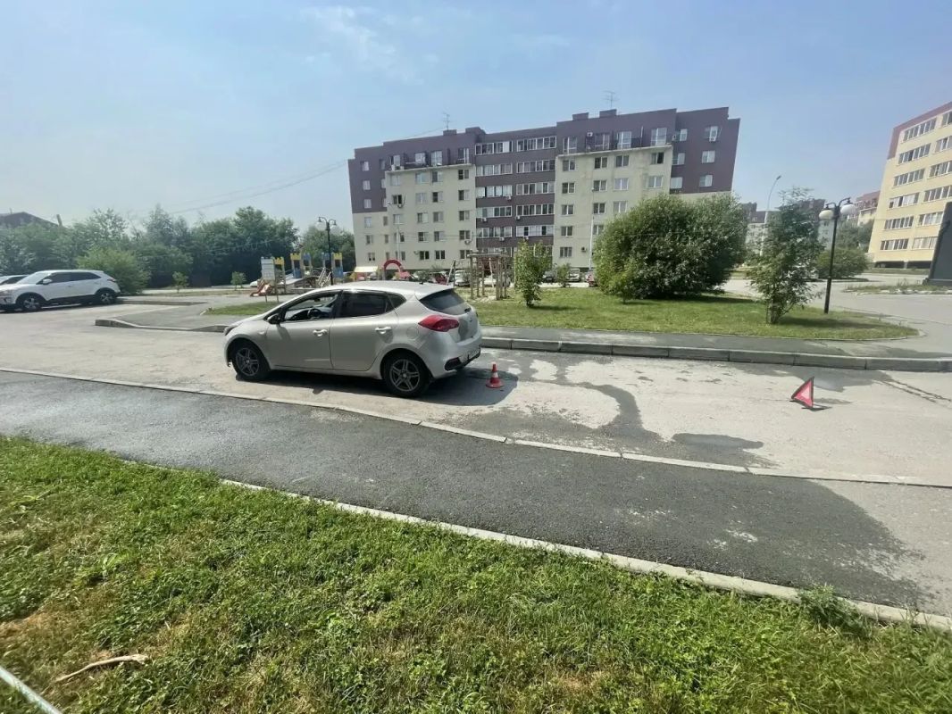 Сбил ребёнка. В Ленинском районе Новосибирска произошло ДТП, в результате которого пострадал ребенок