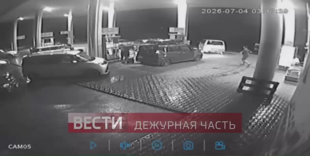 На АЗС в Краснообске (Новосибирская область) неадекватный водитель напал на женщину в очереди за топливом