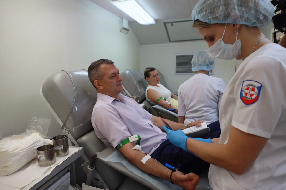Врачи и доноры спели друг другу на площади Ленина Врачи и доноры спели друг другу на площади Ленина
