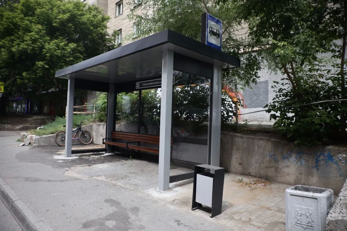 Пять новых остановочных павильонов разместили на улицах Новосибирска