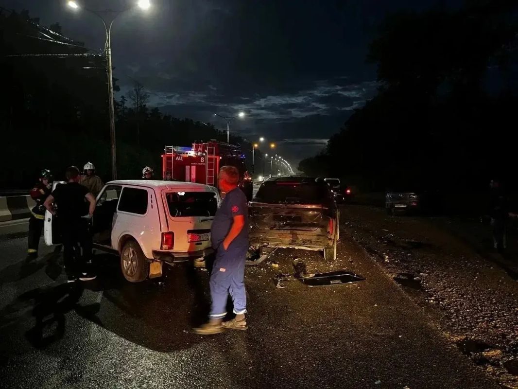 Пьяный водитель Mazda устроил аварию на заправке в Новосибирске